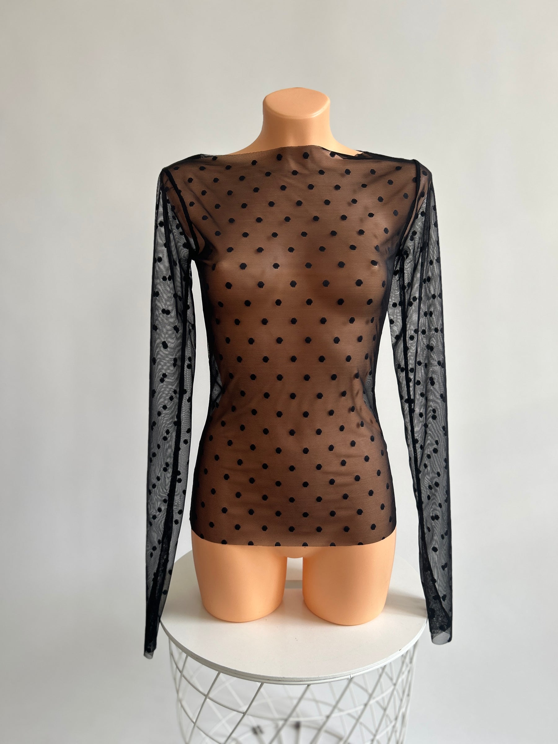 "Sense" melns punktiņ raksta tops