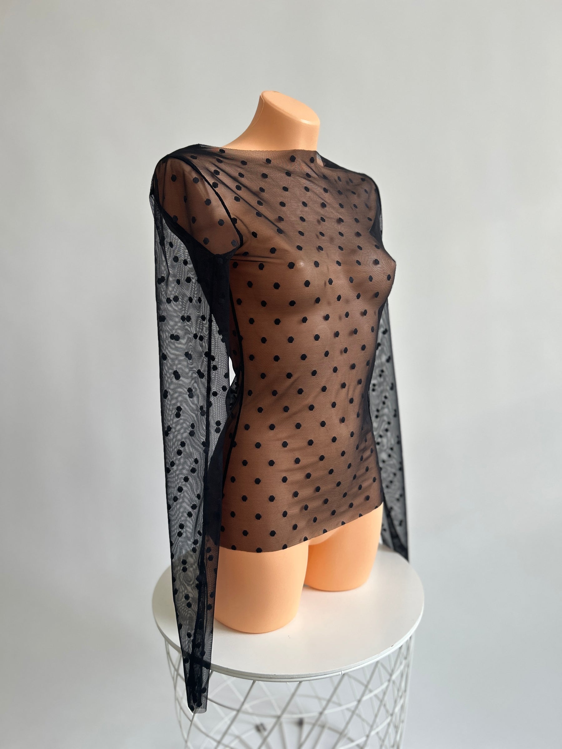 "Sense" melns punktiņ raksta tops