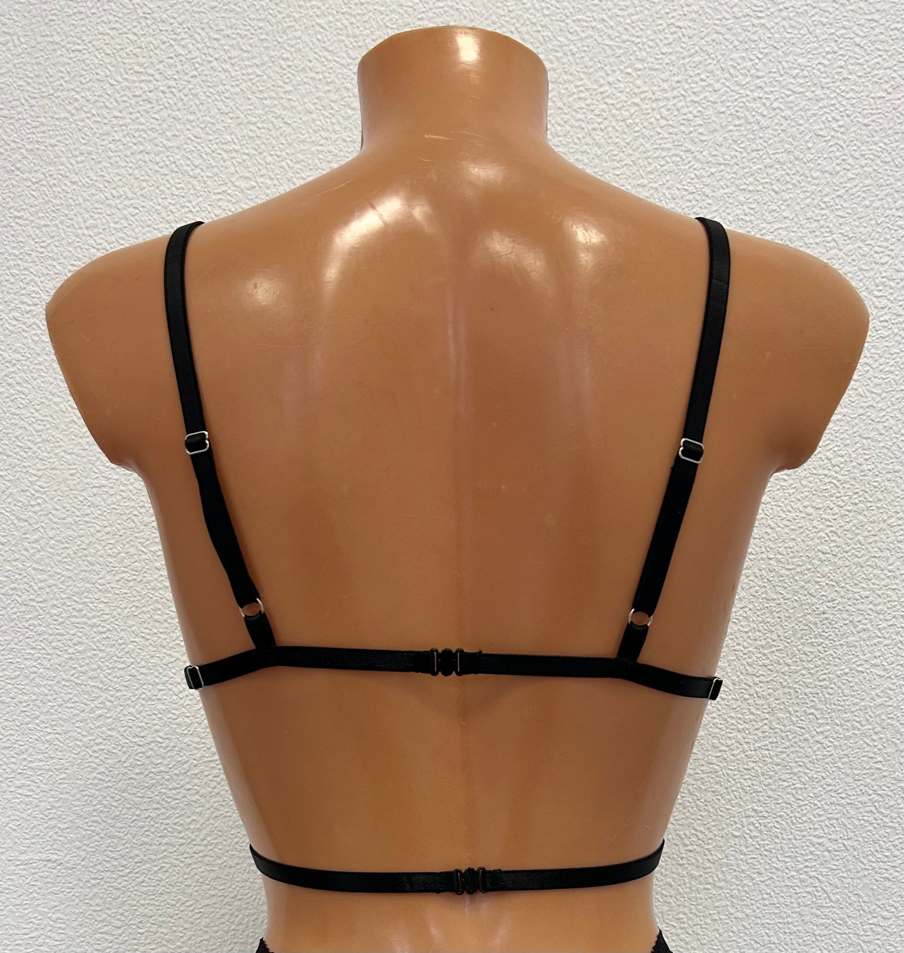 "Sweetheart" bondage bra