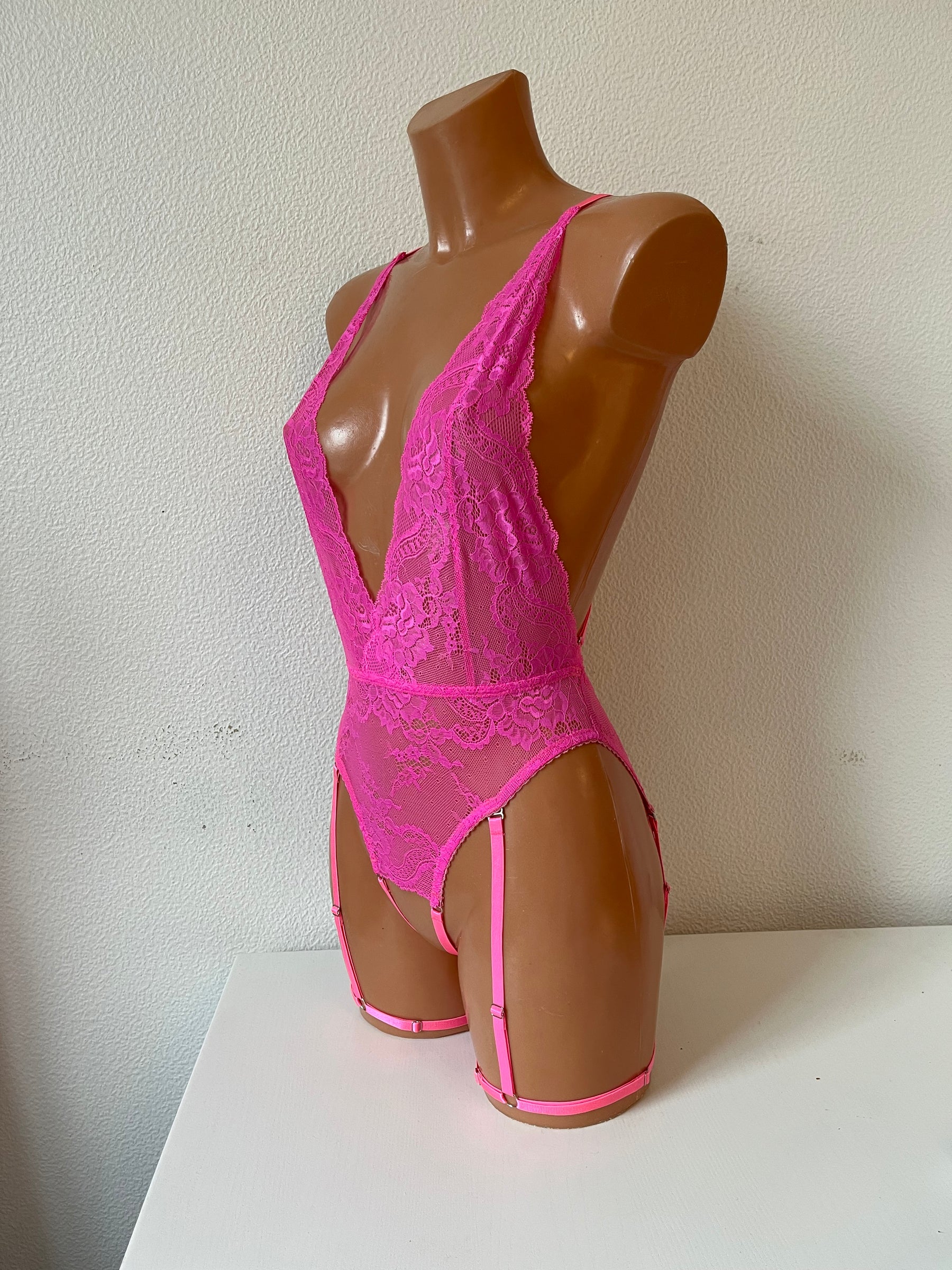 "Kinky Sage" bezgrīdas bodijs