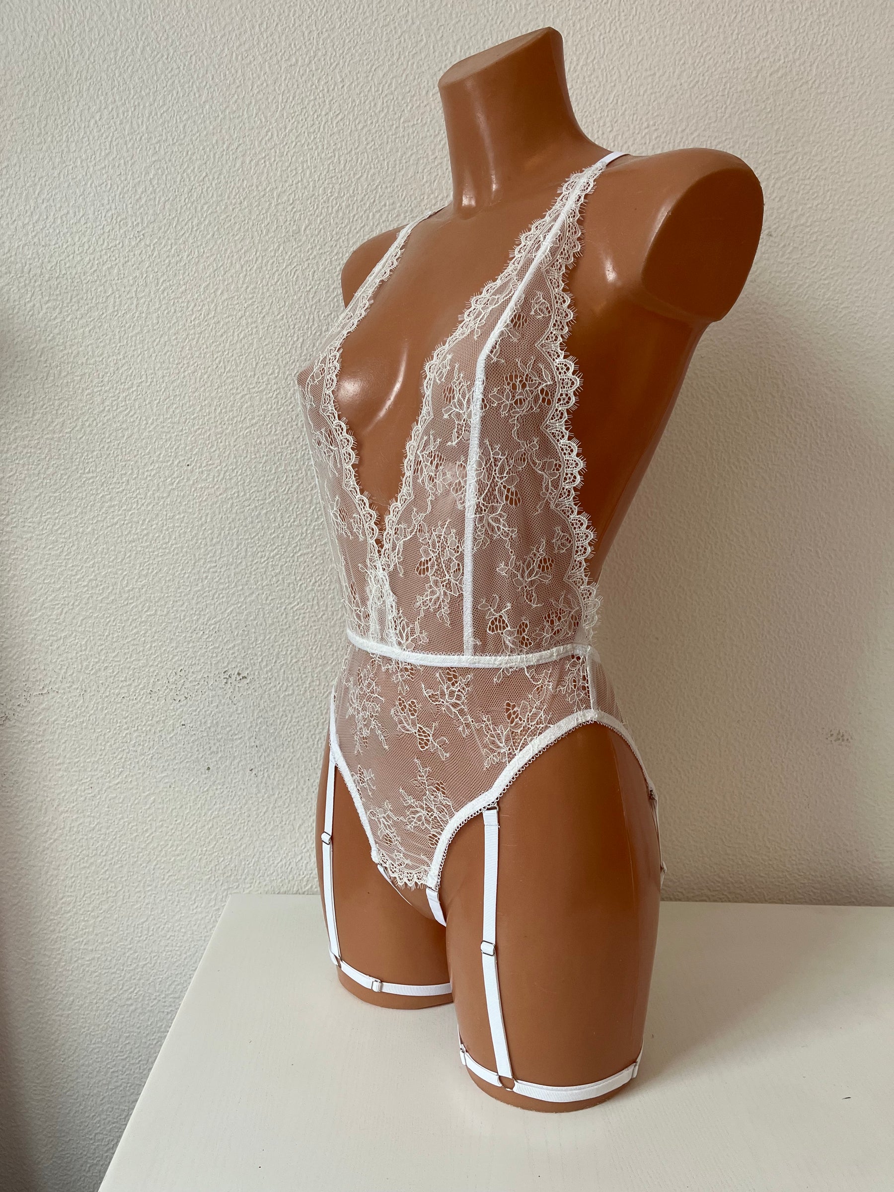 "Kinky Sage" bezgrīdas bodijs