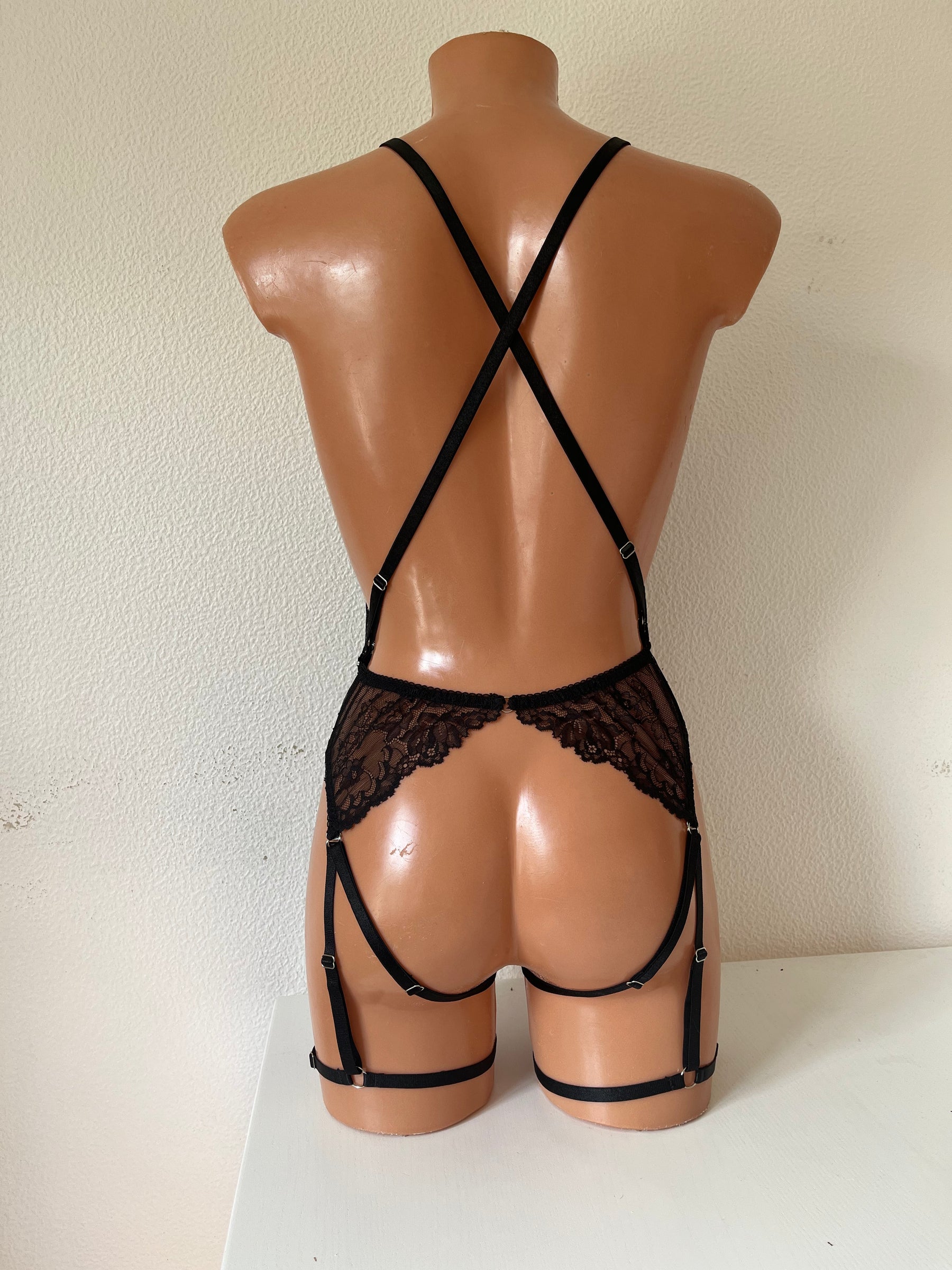 "Kinky Sage" bezgrīdas bodijs