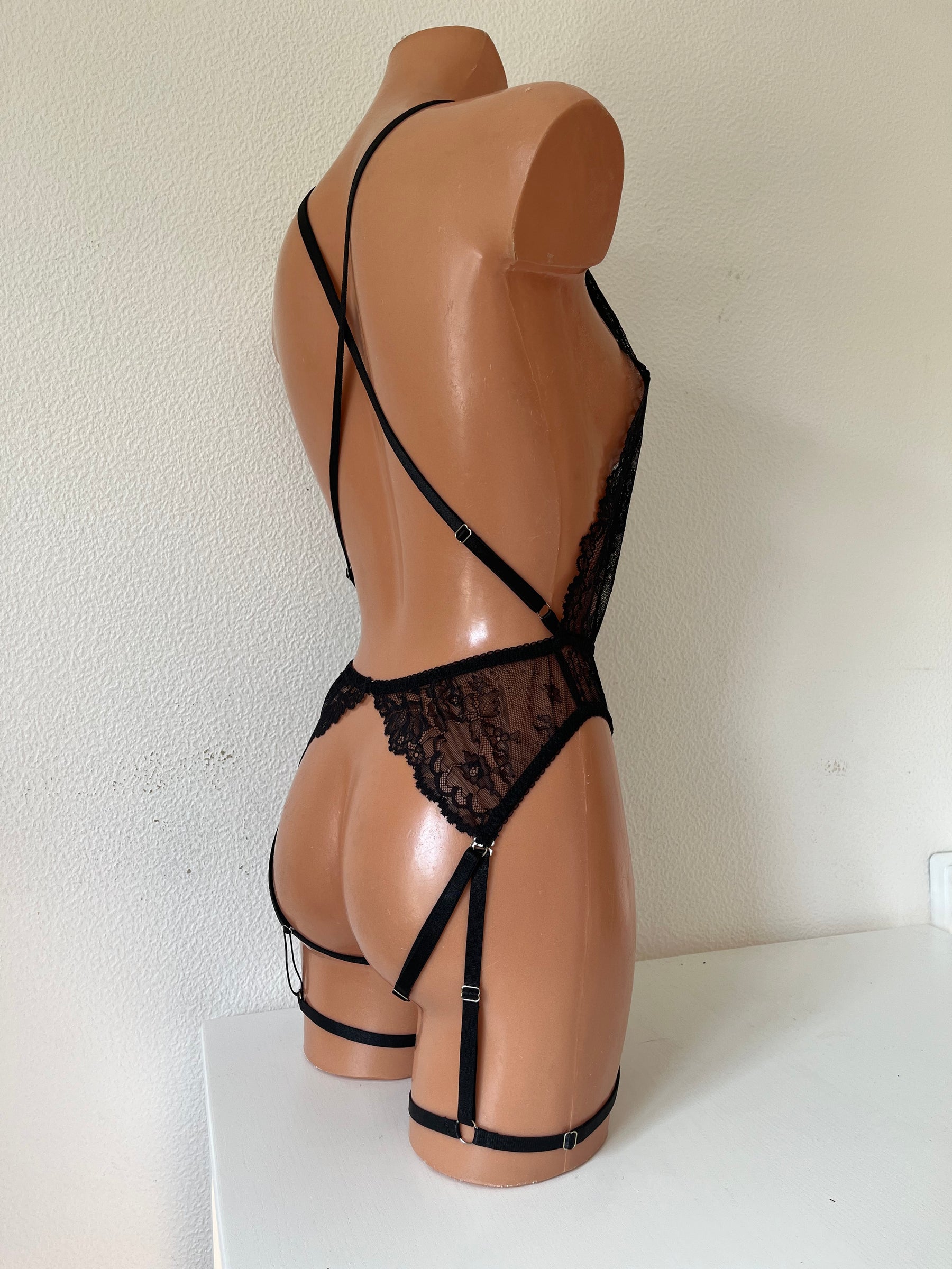 "Kinky Sage" bezgrīdas bodijs