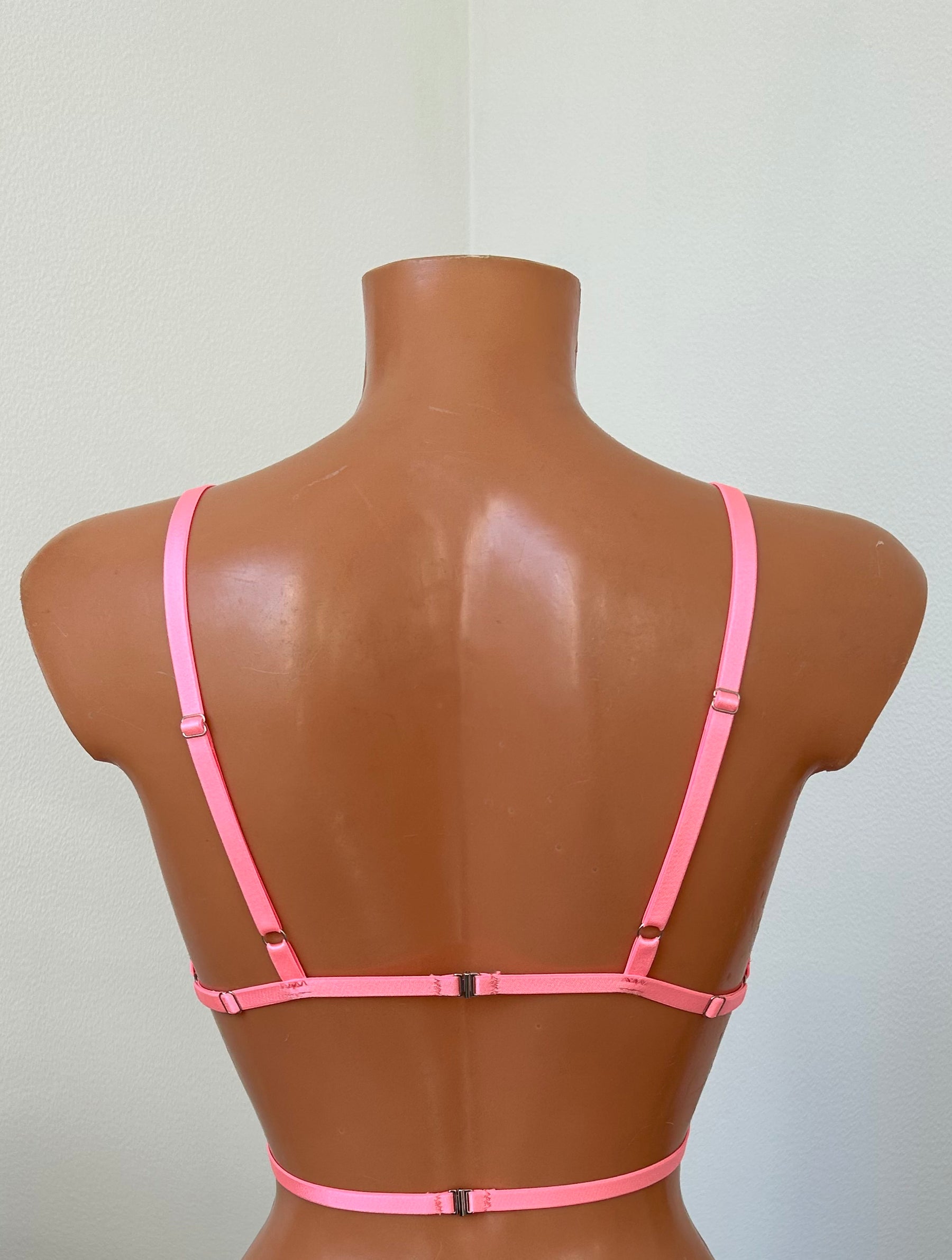 "Sweetheart" bondage bra