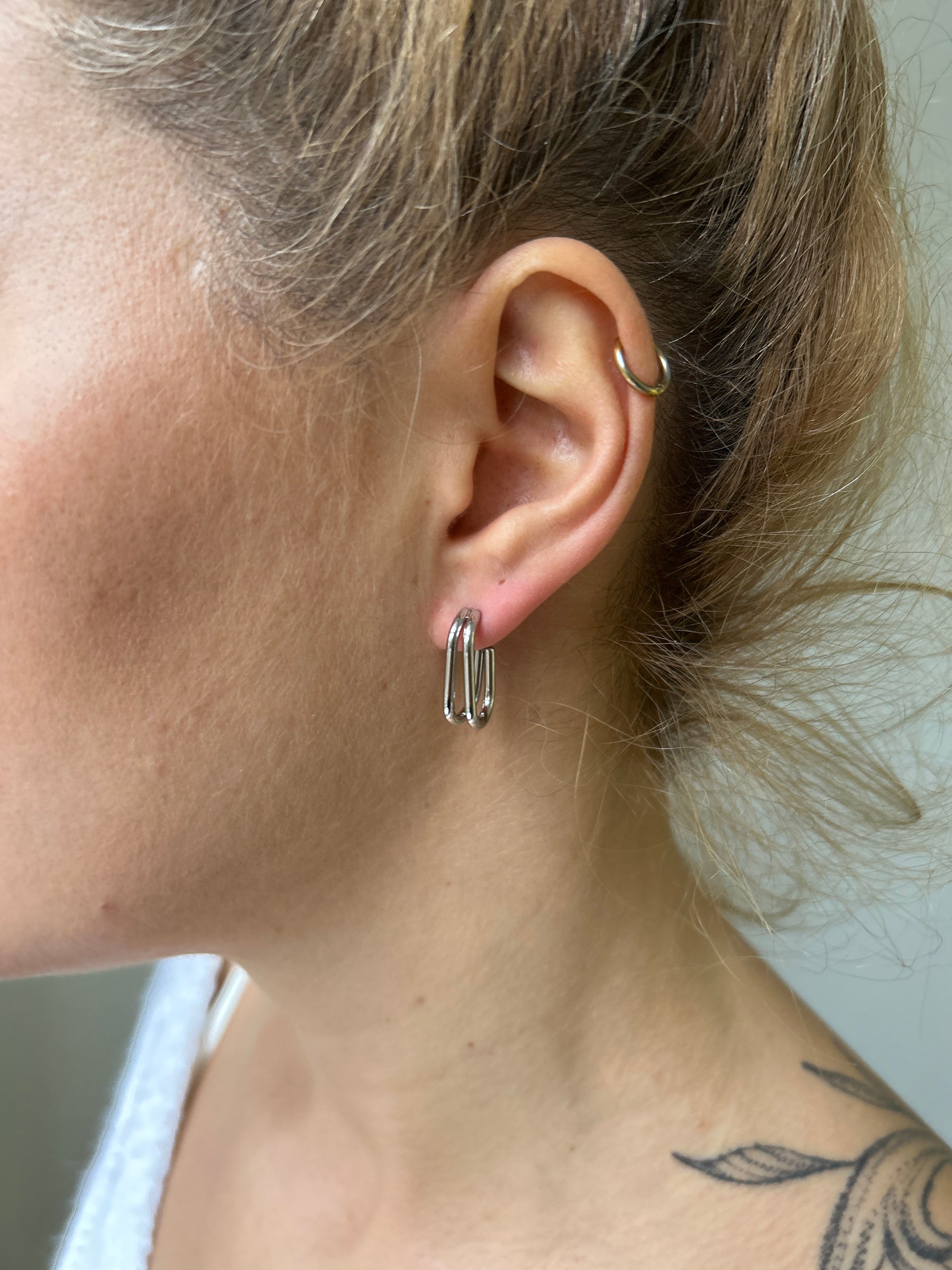 Elisia Stud earrings
