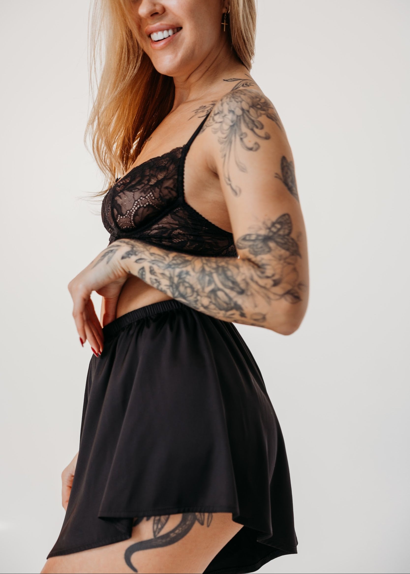 Melni satīna šorti