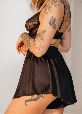 Melni satīna šorti