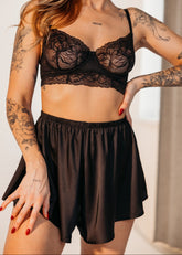 Melni satīna šorti