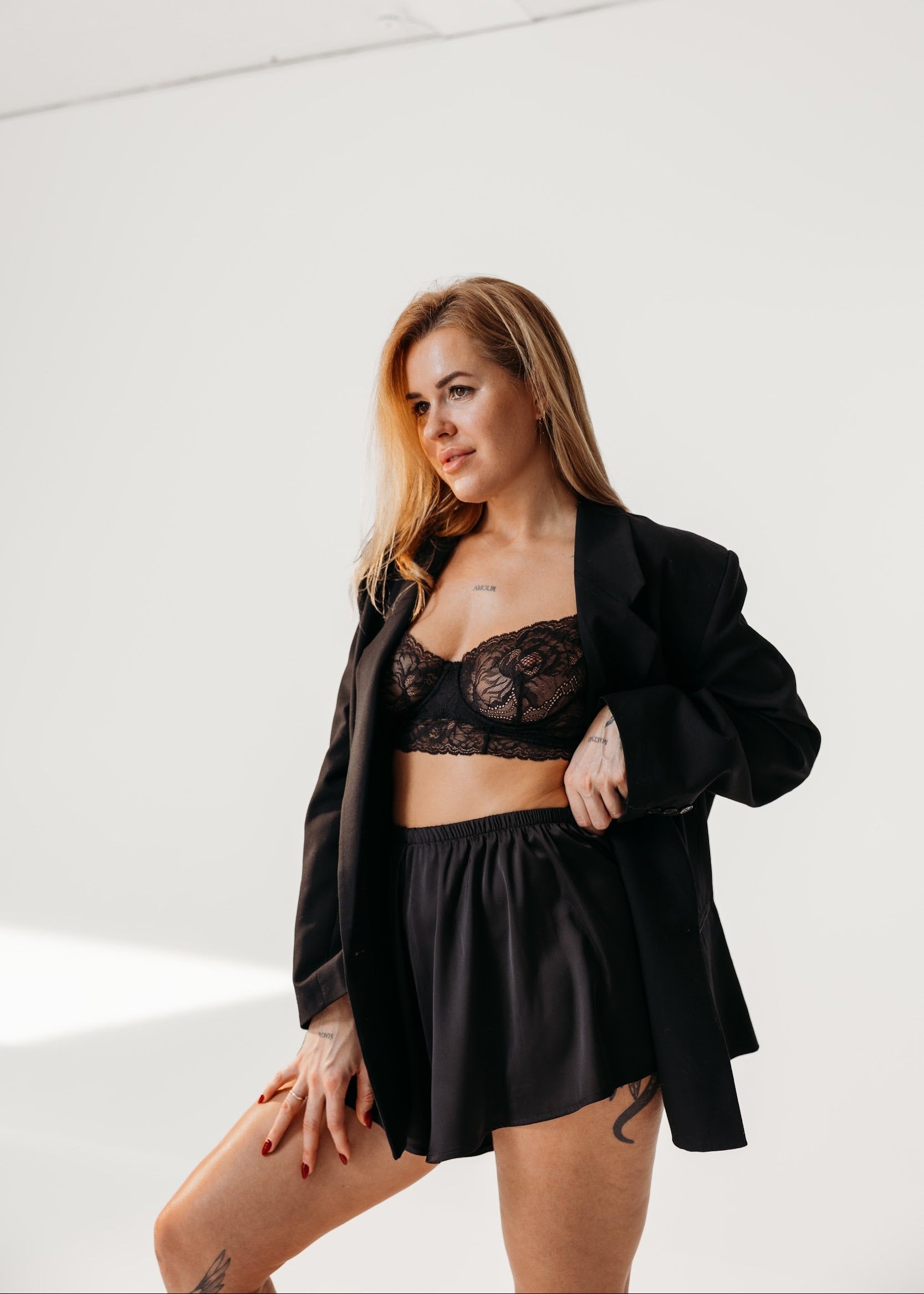 Melni satīna šorti