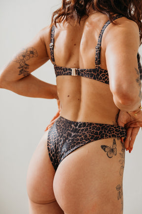 Aura Leo Top