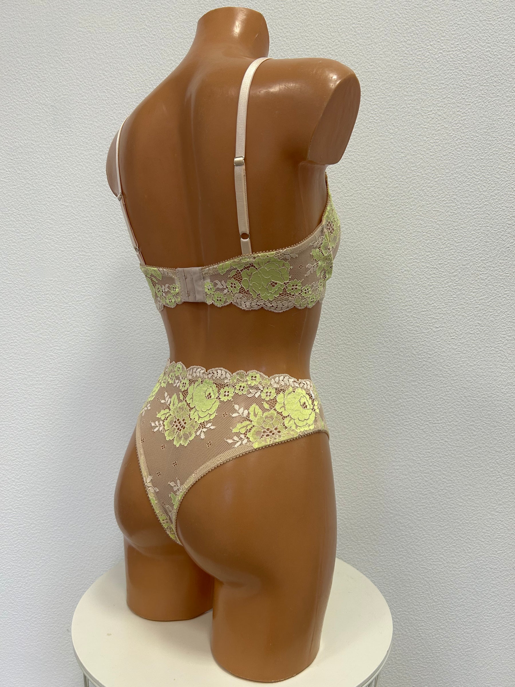 "Summer" lace lingerie set