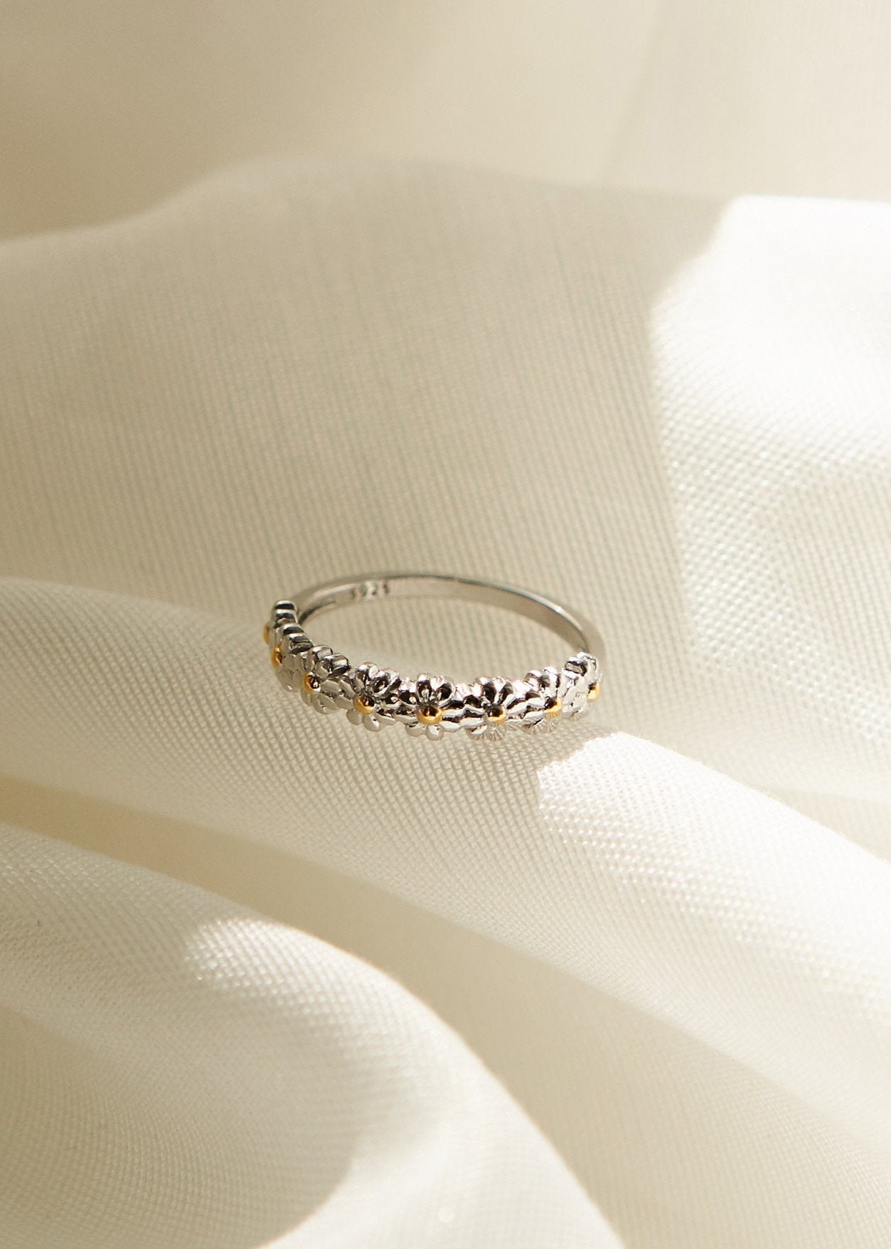 Daisy ring