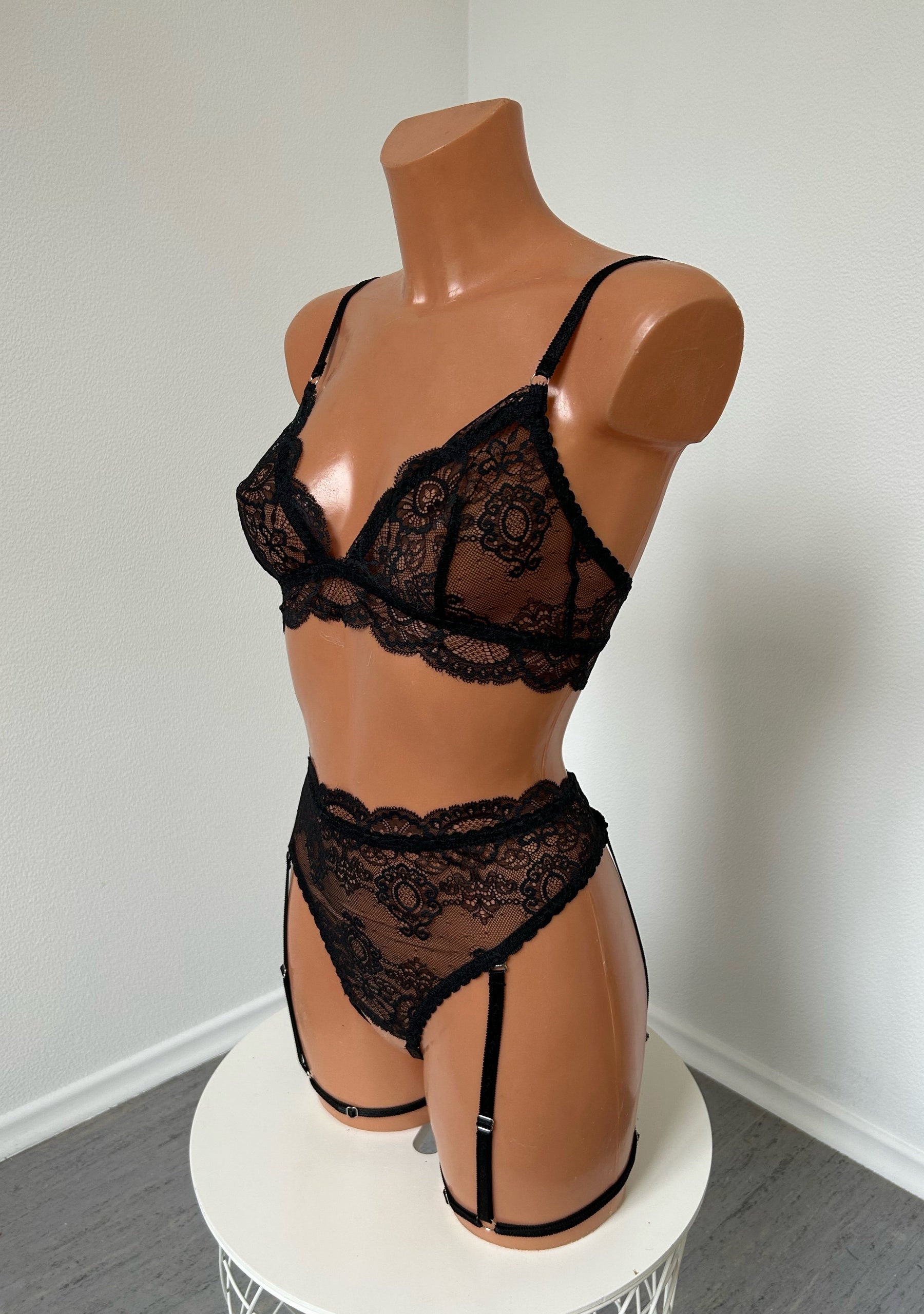 "Temptation" lingerie set