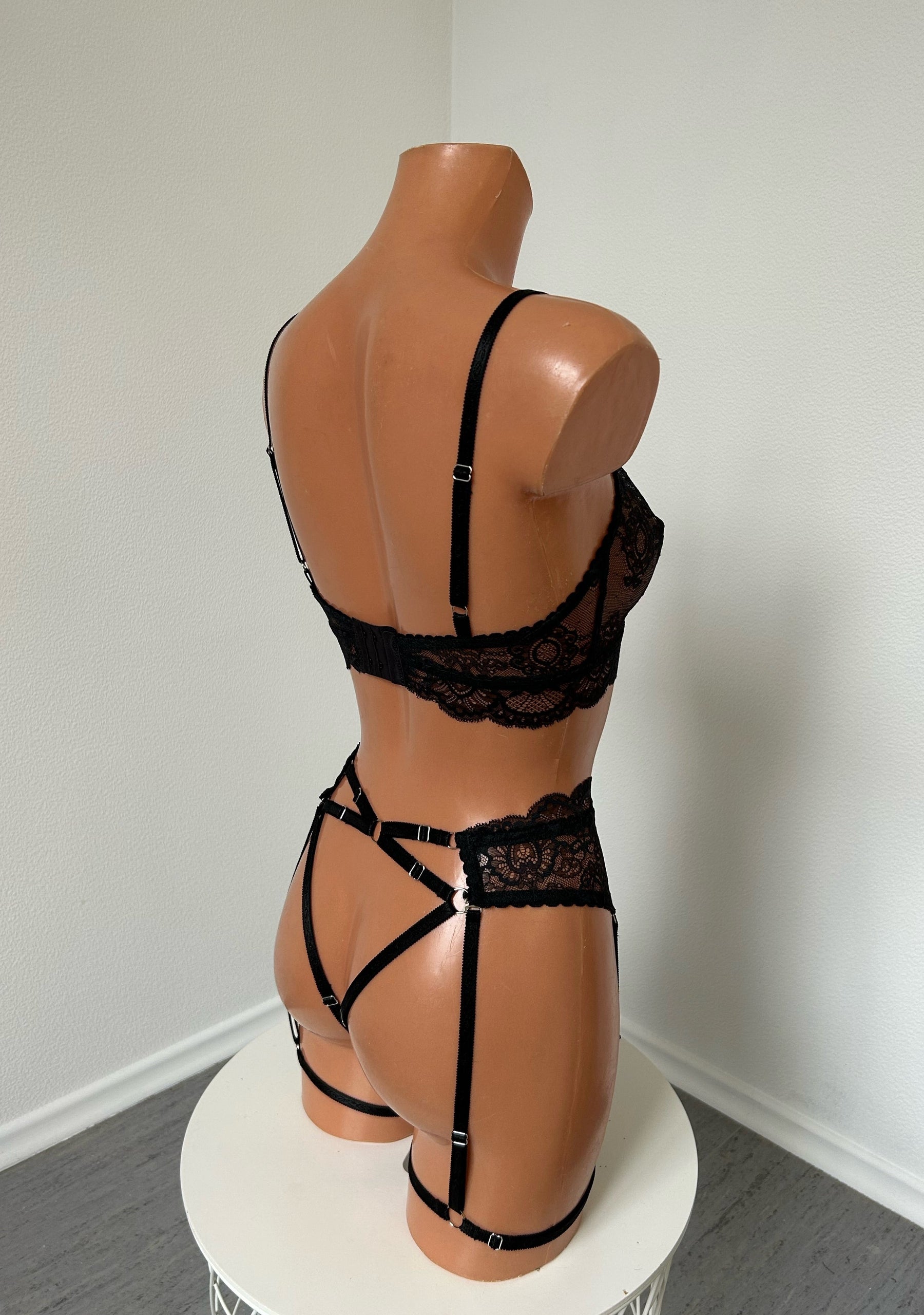 "Temptation" lingerie set